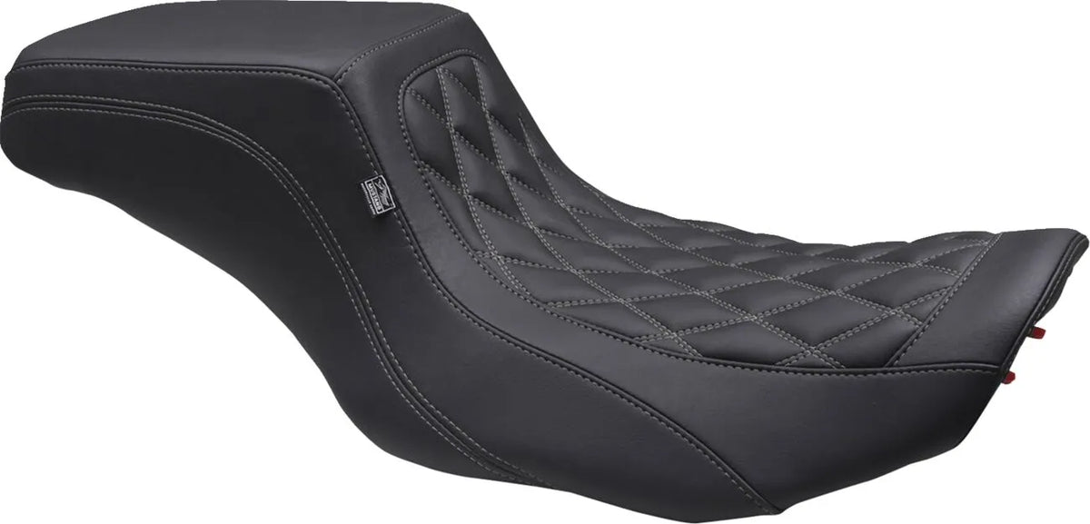 Mustang Kodlin Signature Series Squareback™ Seat Sadlar Harley Touring - PE08011908 bild 1 PMIMAGE:18EC9C73CF33E252181C