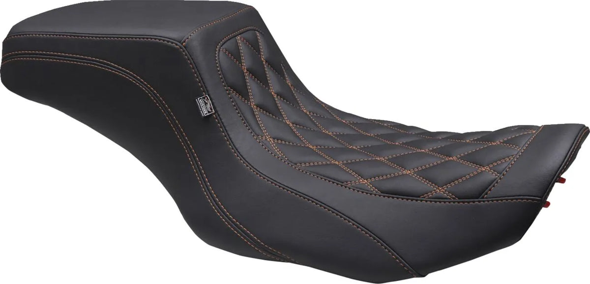 Mustang Kodlin Signature Series Squareback™ Seat Sadlar Harley Touring - PE08011909 bild 1 PMIMAGE:D7821E11B8A7C5CAE4E9