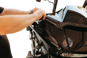 CUSTOM DYNAMICS Genesis® 4 LED Road Glide® Vindruta List - PE20402816 bild 2 PMIMAGE:EB36416662EA7EFCCD2A