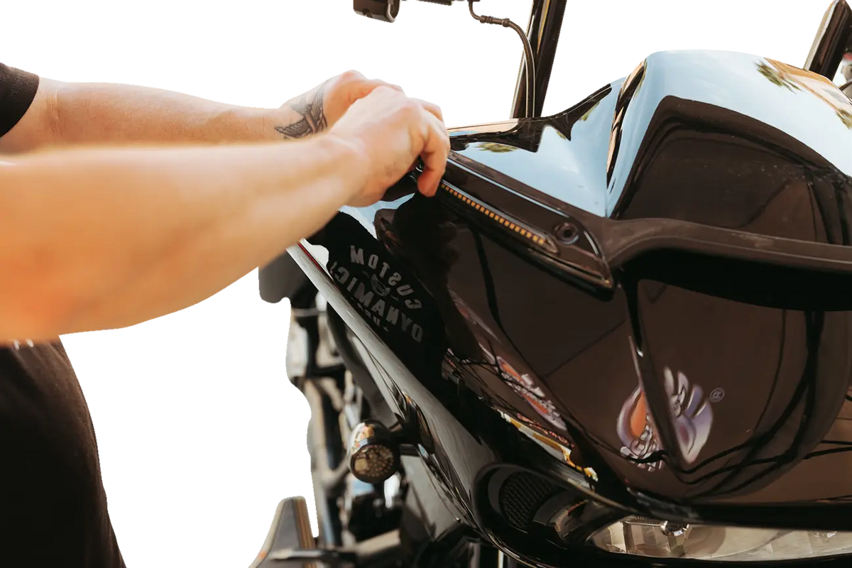 CUSTOM DYNAMICS Genesis® 4 LED Road Glide® Vindruta List - PE20402816 bild 2 PMIMAGE:EB36416662EA7EFCCD2A