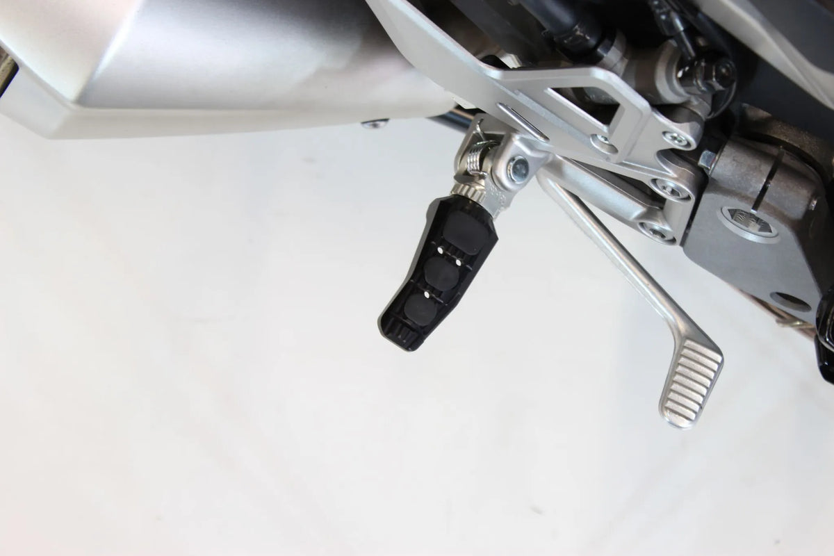 GILLES TOOLING Fotpinnar Passagerare TRIUMPH Touring Svart - PE16202469 bild 2 PMIMAGE:D7E2892F5A35FBC00DF4