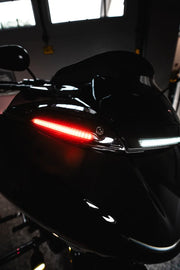 CUSTOM DYNAMICS Genesis® 4 LED Road Glide® Vindruta List - PE20402816 bild 3 PMIMAGE:31D5083CC4F816D516BE