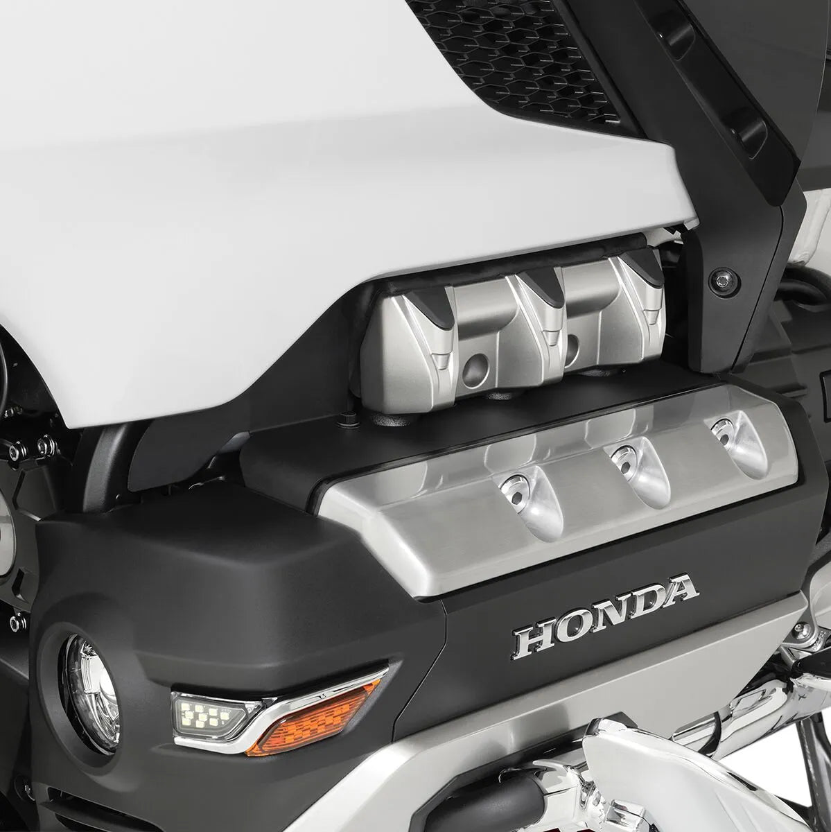 SHOW CHROME Cylinder Head Cover för GL1800 - PE09401874 bild 2 PMIMAGE:3C95605810D9EFBB4455