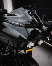 CUSTOM DYNAMICS Genesis® 4 LED Road Glide® Vindruta List - PE20402816 bild 4 PMIMAGE:CE06C6586D6622BC23F6