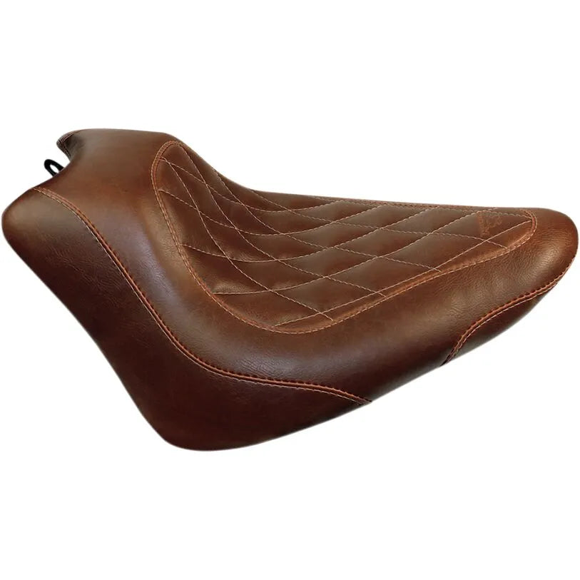 Mustang Wide Tripper™ Solo Seat Sadlar Harley Softail - PE08020773 bild 1 PMIMAGE:6C9BA860A0ABF7B117CA