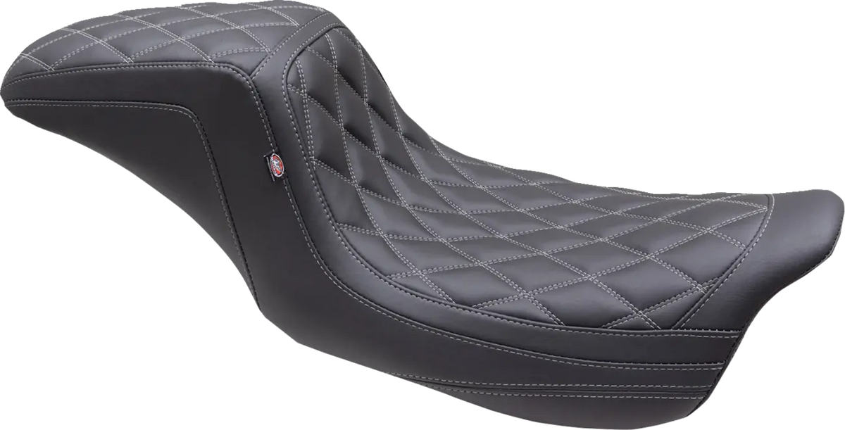 Mustang Kodlin Signature Series Squareback™ Seat Sadlar Harley Touring - PE08011672 bild 1 PMIMAGE:A8D0BE488FA1B740DCC4