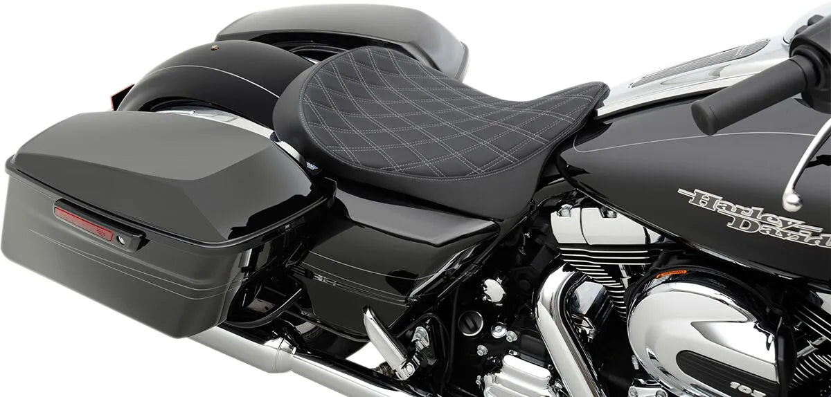 Drag Specialties Seats EZ-ON Mount Low-Profile Solo Seat Sadlar Harley Touring - PE08011153 bild 2 PMIMAGE:2136E930CFD9CF01B2F5