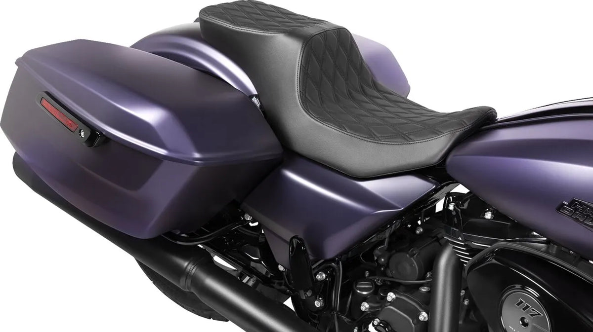 Drag Specialties Seats Extended Reach Predator III Seat Sadlar Harley Touring - PE08011948 bild 4 PMIMAGE:AF695E985178DD873B57