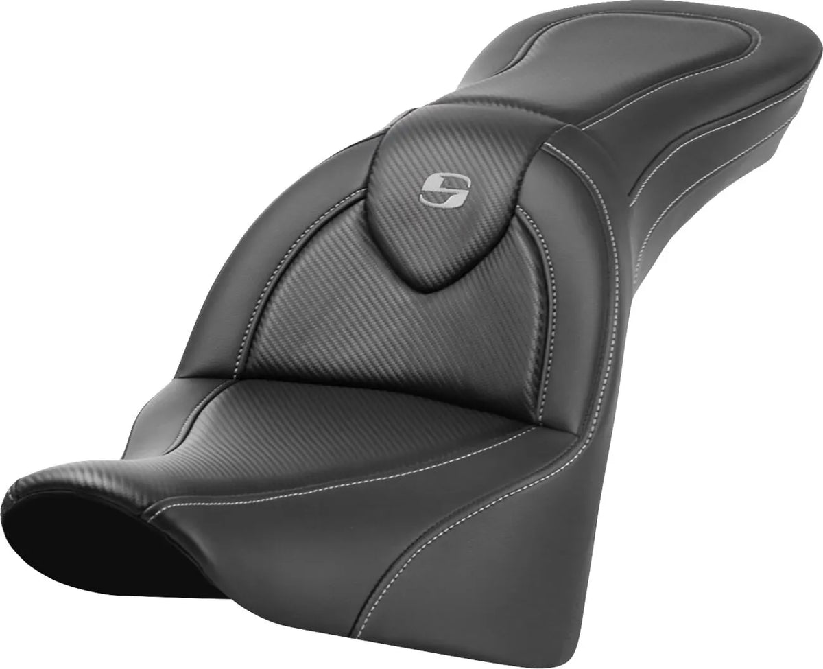 Saddlemen Roadsofa™ Carbon Fiber Seat Sadlar Harley Softail - PE08021630 bild 1 PMIMAGE:4DA4D29F7EF125532576