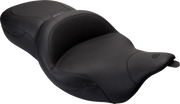 Mustang Super Touring 2-Up Vinyl Seat Sadlar Harley Touring - PE08010560 bild 1 PMIMAGE:9997A79F2EE5E969CF5D