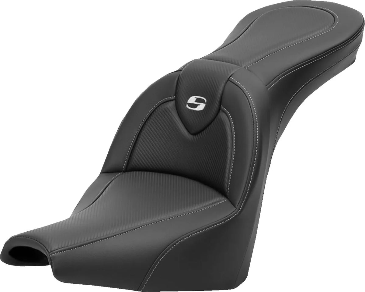 Saddlemen Roadsofa™ Carbon Fiber Seat Sadlar Harley Softail - PE08021561 bild 1 PMIMAGE:702F115F95C72F1C9102