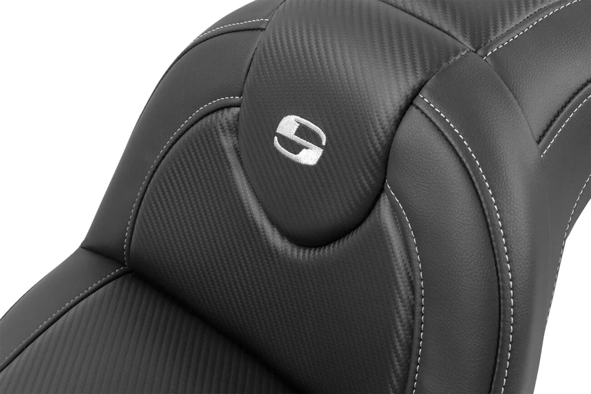 Saddlemen Roadsofa™ Carbon Fiber Seat Sadlar Harley Softail - PE08021625 bild 5 PMIMAGE:5B6541CCC4C192E7C9F6