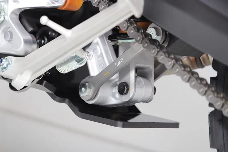 AXP RACING Adventure Skid Plate till T7 Euro5 - PE05062419 bild 5 PMIMAGE:39DA559F32D6954CD5A4