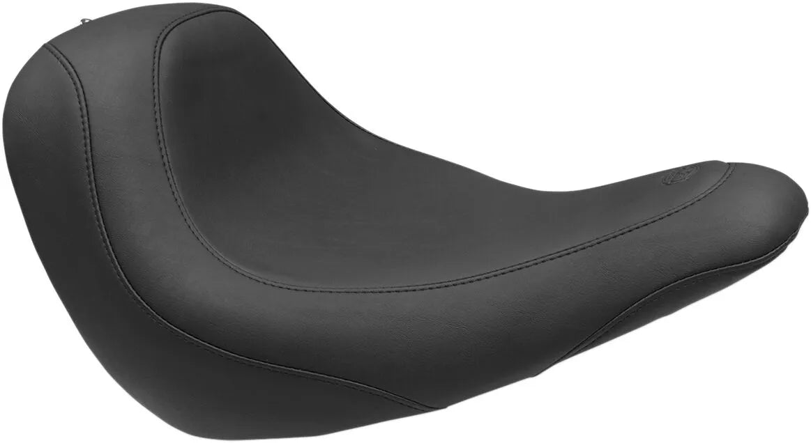 MUSTANG Wide Tripper™ Sadel till FLSB/FXLR 18- Svart - PE08021104 bild 1 PMIMAGE:7B12A802705868F6B271
