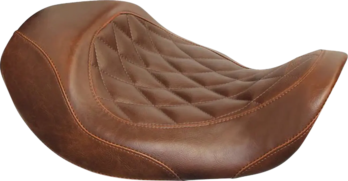 Mustang Wide Tripper™ Seat Sadlar Harley Dyna Glide - PE08030402 bild 1 PMIMAGE:FBEAEB94A8C5F95412A8