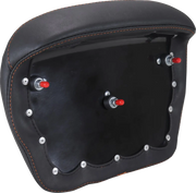Mustang Chopped Tour-Pak® Sissy Bar Pad Ryggstöd för sadlar - PE08220643 bild 2 PMIMAGE:D071EE981A811873F31E