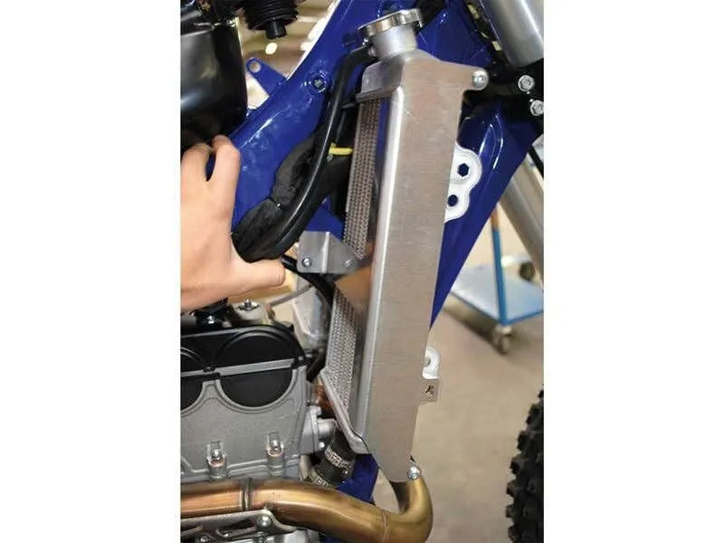 AXP RACING Radiatorskydd Sherco 12-23 Svart - PE19010938 bild 3 PMIMAGE:42CB7B54E7B3E4E1AF0E