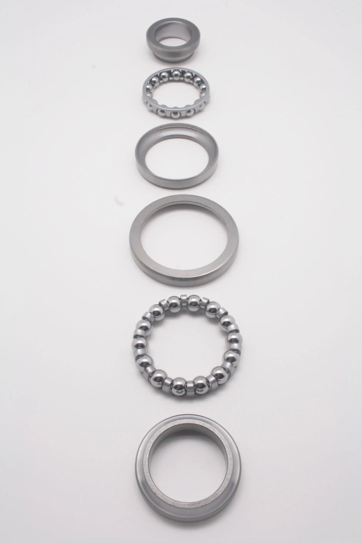Parts Europe Bearing for Steering Stem Styrhuvud & styrlager - PE04100318 bild 1 PMIMAGE:522EED3989B2CA6348D7