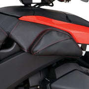 SHOW CHROME Dual Side Tank Pouch för Ryker - PE35020554 bild 3 PMIMAGE:E89D251FBAF43712EA73